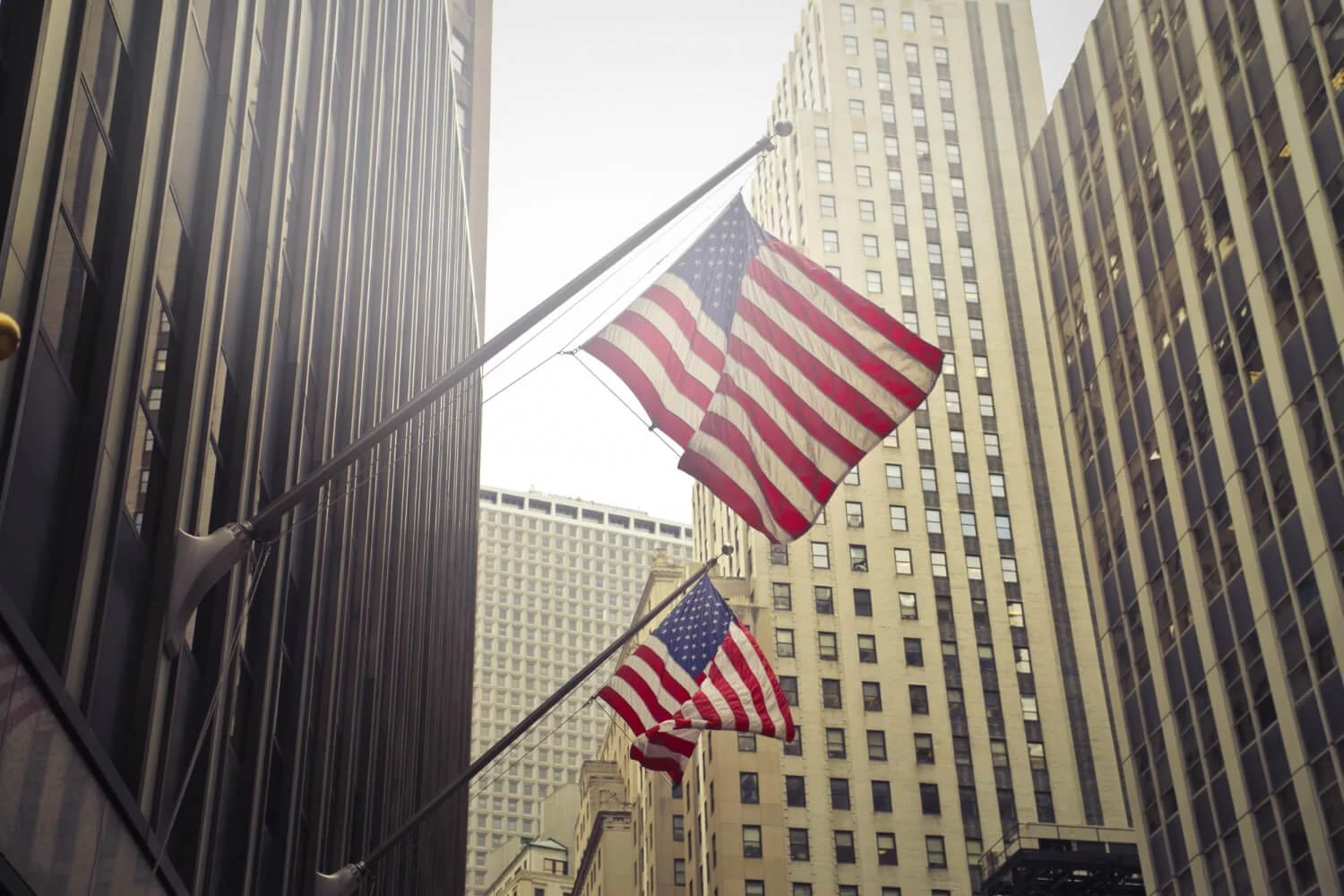 Read more about the article Becoming a U.S. Citizen: Eligibility, Interview, and Common Challenges